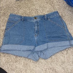 Stretchy and comfortable jean shorts